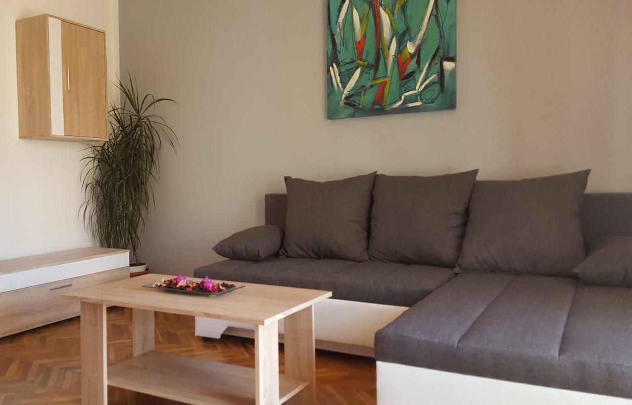 Apartman Ema 4+2 Koromačno Exteriér fotografie