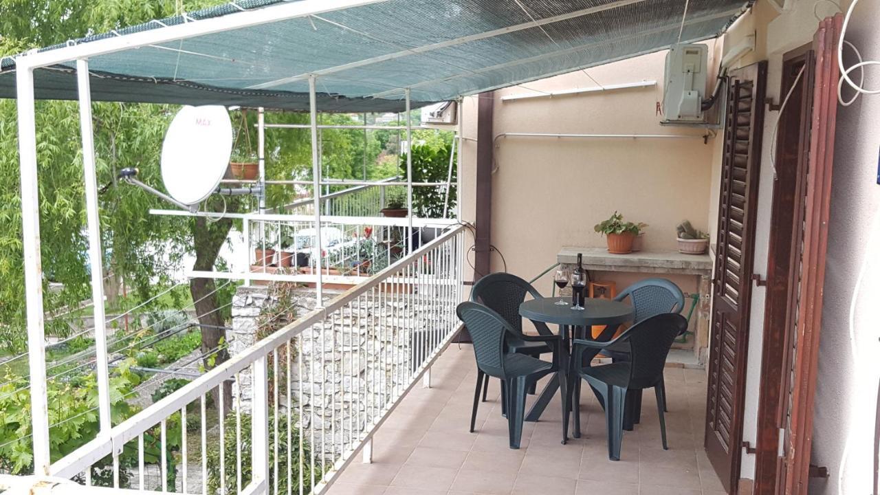 Apartman Ema 4+2 Koromačno Exteriér fotografie