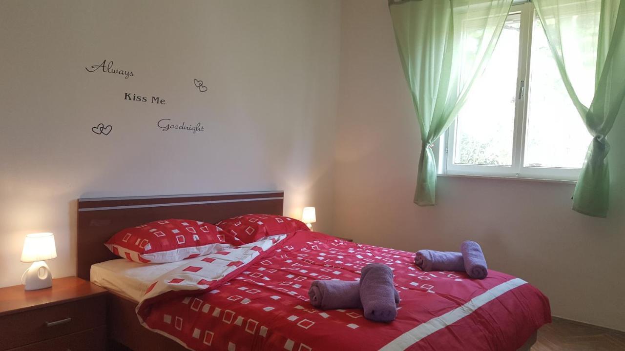 Apartman Ema 4+2 Koromačno Exteriér fotografie