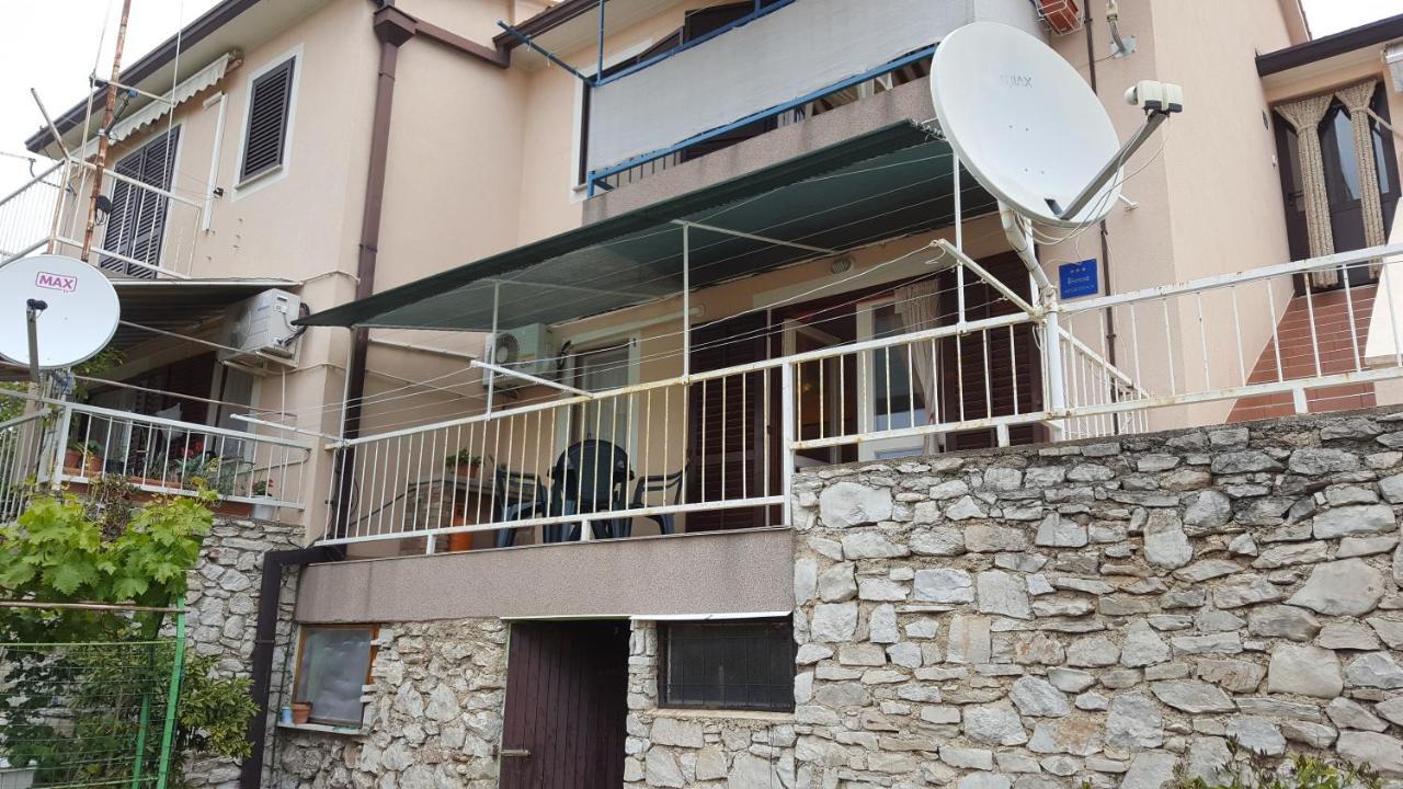 Apartman Ema 4+2 Koromačno Exteriér fotografie